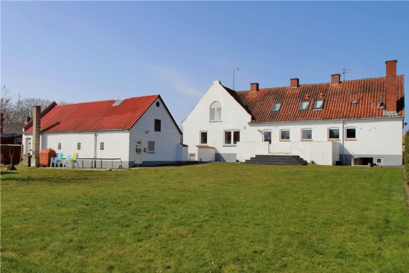 Sommerhus til 20 personer med swimmingpool beliggende i Snde