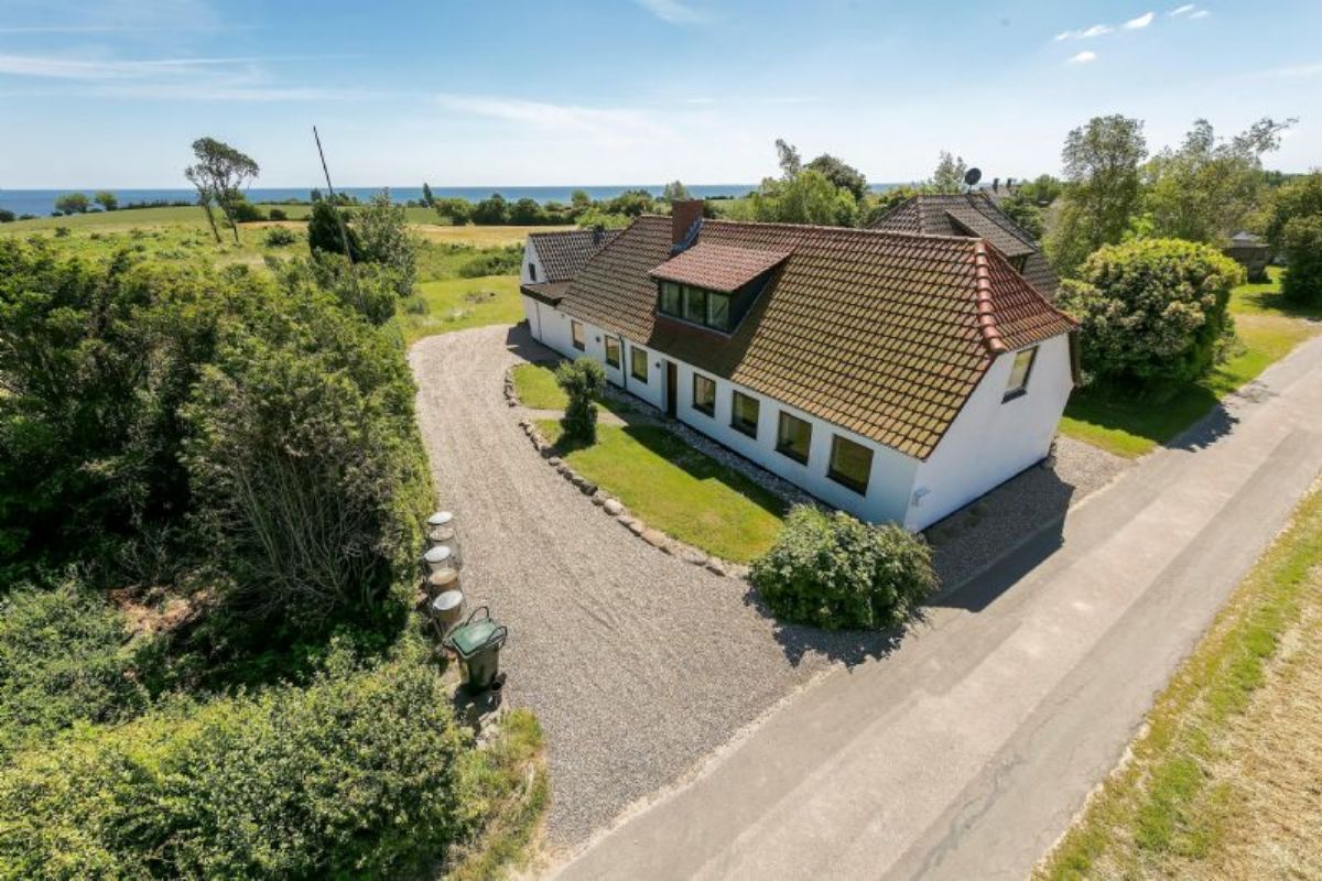 Sommerhus til 20 personer med swimmingpool beliggende i Snde